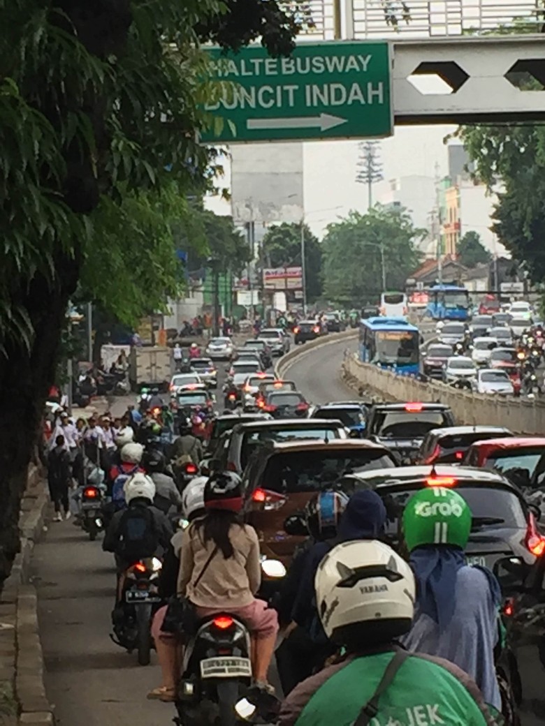 tawuran-pelajar-sempat-macetkan-buncit-sore-ini