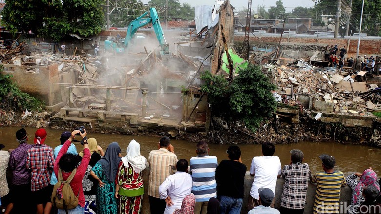 900 Personel Gabungan Amankan Penertiban di Bukit Duri