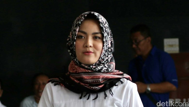 Dicecar Asal-usul Mobil Jaguar, Istri M.Sanusi : Tahu-tahu Sudah Ada