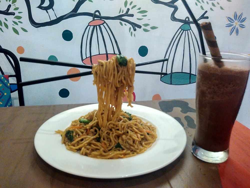 Bukan Sulap Bukan Sihir! Mie Ini Disajikan Melayang!
