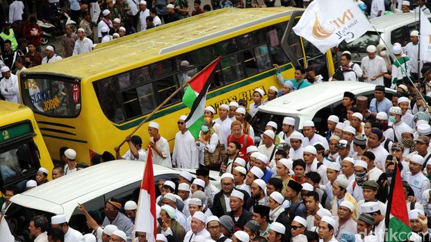 Begini Penampakan Massa Pendemo Ahok yang Putihkan Jl Medan Merdeka Timur