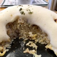 Nyamm! Tak Diselimuti Telur Dadar, Omurice di Tokyo Ini Ditutupi Busa Putih