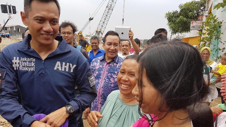 Agus Yudhoyono ke Warga Bukit Duri: Membangun Tak Harus Menggusur