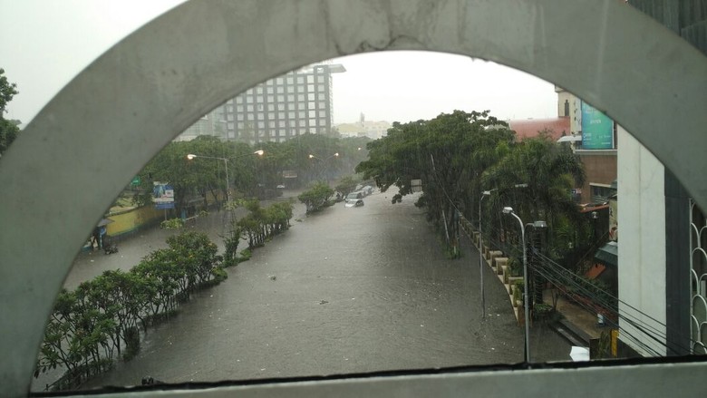 Hujan Deras, Jalan Pasteur Bandung Banjir bak Sungai