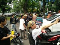 Tak Beri Jalan Rombongan Iringan Jenazah, Pengemudi Diserang di Depan Mal Kokas