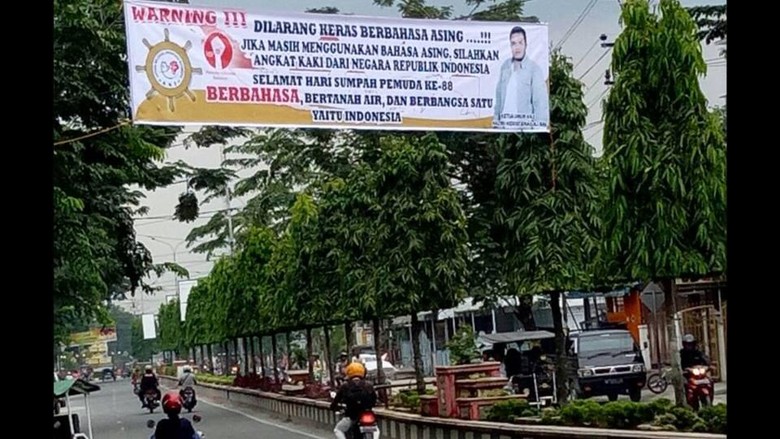 Spanduk Hari Sumpah Pemuda Ini Ramai Dibahas Netizen, Banyak yang Gagal Paham