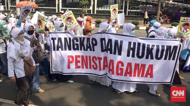 The Ahok Effect, Warga Agresif Buru 'Penista Agama'
