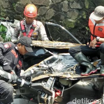 Pemilik Avanza Hitam Korban Banjir Pagarsih Pasrah Mobilnya Dipreteli