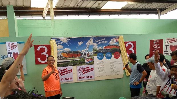 Saat Ketiga Cagub DKI Berupaya Beri 'Umpan Terobosan' ke Persija