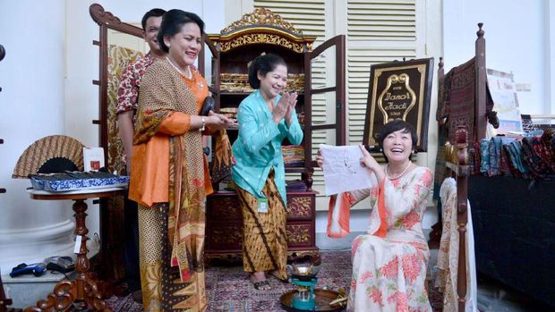 Jokowi Menjamu Shinzo Abe dengan Sate Tegal dan Siomay
