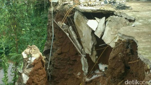 1 Rumah Terkena Longsor di Bukit Duri, Tak Ada Korban Jiwa
