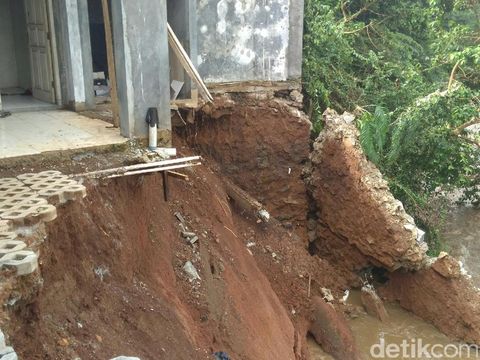 1 Rumah Terkena Longsor di Bukit Duri, Tak Ada Korban Jiwa