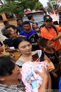 Ini Dia Wulan, Si Cantik Korban Banjir Pasuruan yang Hebohkan Netizen