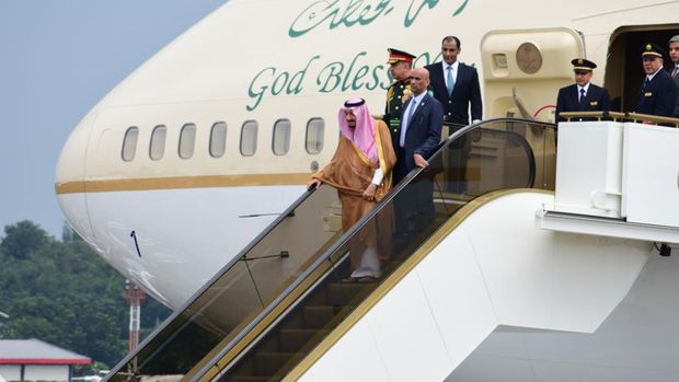 "God Bless You" dan "HZ-HM1" di Bodi Pesawat Raja Salman