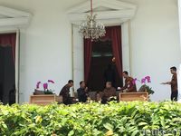 Jokowi dan SBY Berbincang Sambil Ngeteh di Beranda Istana Merdeka