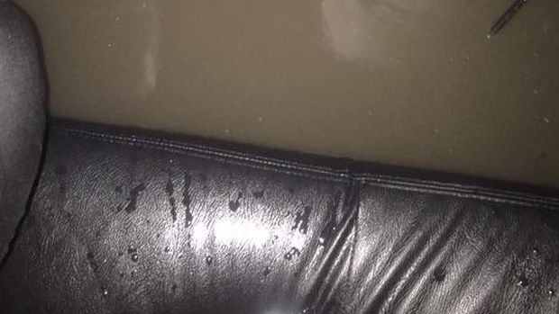 Cerita Pengguna Taksi Online yang Terjebak Banjir di Kemang