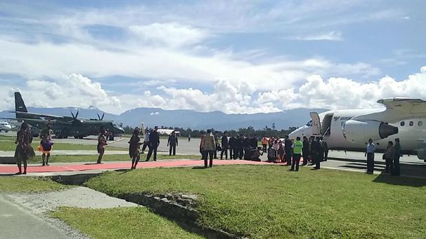 bertolak-ke-wamena-jokowi-tinjau-jalan-trans-papua