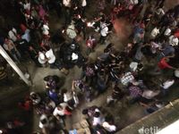Polisi Kembali Bubarkan Aksi Massa Pro Ahok di PT DKI