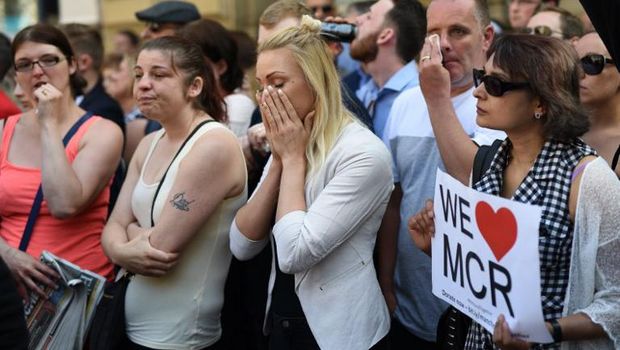 Hormati Korban Bom Manchester, Inggris Serentak Hening Semenit