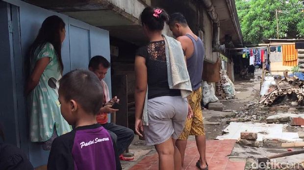 Rumah Bedeng Kembali Berdiri di Kolong Tol Kalijodo