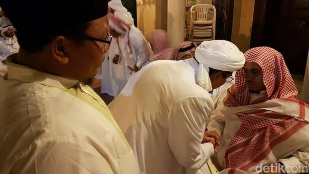 Bertemu di Saudi, Ini yang dibahas Habib Rizieq dengan Zakir Naik
