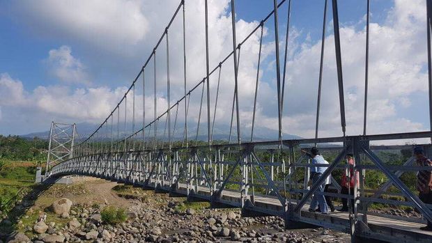 Penampakan Jembatan Gantung yang Diresmikan Jokowi di Temanggung