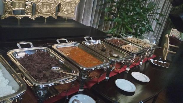Bukan Nasi Goreng, Diplomasi Gudeg-Bubur Lemu Hangatkan AHY - Gibran