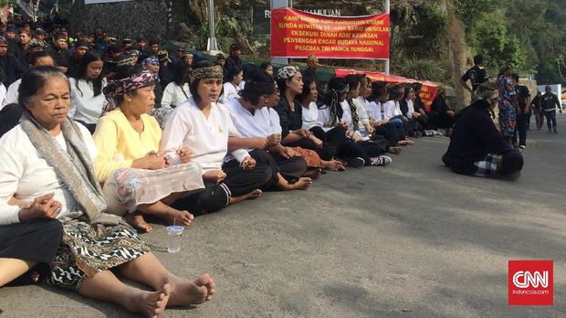 Intrik Keluarga di Tanah Sengketa Sunda Wiwitan