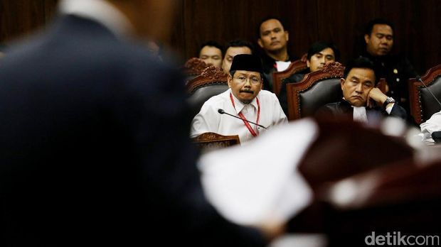 Mendagri Putar Video Muktamar HTI di MK, Yusril Protes Keras