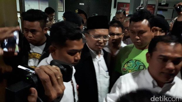 Keluar dari Rutan Medaeng, Ustaz Alfian Tanjung Dijemput Polisi