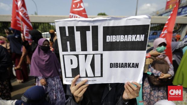 Di Reuni 212, Balon Hitam Putih 'Terbangkan' Bendera HTI