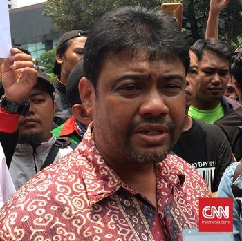 Serikat Buruh Nobatkan Anies-Sandi Jadi 'Bapak Upah Murah'