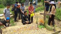 Bebas dari Penjara Hari Ini, Fidelis Langsung ke Pusara Istri