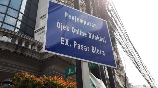 Ojek Online di Stasiun Sudirman Masih Ngetem Sembarangan