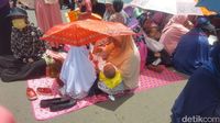 Melihat Aksi Para Akhwat di Demo Perppu Ormas di Depan DPR