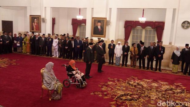 Jokowi Anugerahi Empat Sosok Baru sebagai Pahlawan Nasional