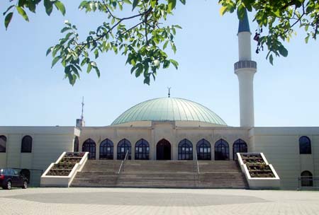 10 Negara di Eropa Berpopulasi Muslim Terbesar