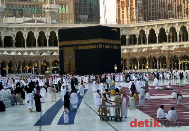 BOLEH GA SIH PAKE PAKAIAN BIASA DALEM MASJIDIL HARAM..??? INI PENAMPAKANNYA GAN.