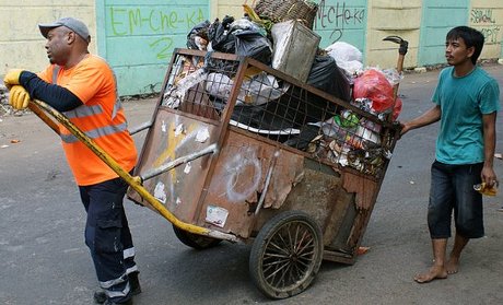 Ini Profesi Yang Sering Agan Remehkan Tapi Sangat Berjasa