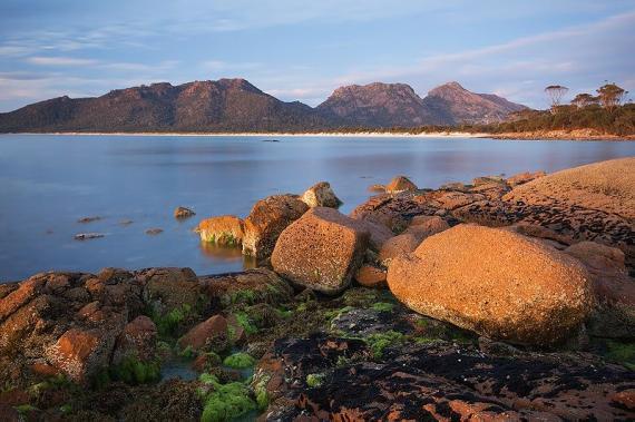 Unik! Ada Teluk Berbentuk Gelas Anggur di Tasmania