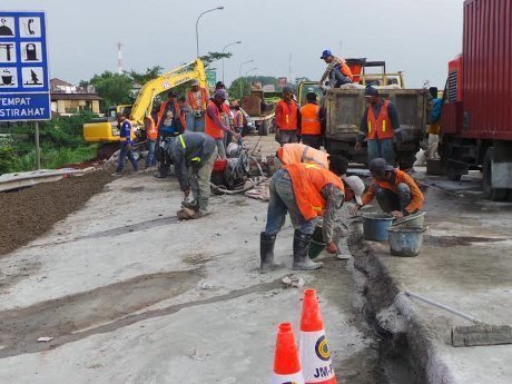 KM 72 Cipularang Masih Diperbaiki, Contra Flow Arah Bandung Diberlakukan