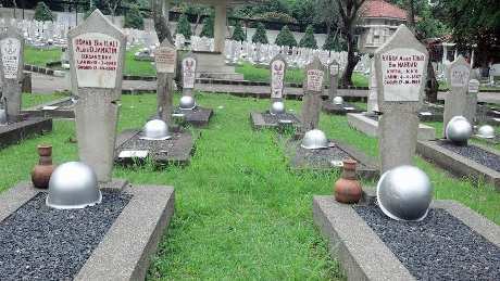 Biarkan saja Singapura jempling-jempling koyo pitik ditutu ngalu! (KRI Usman Harun)