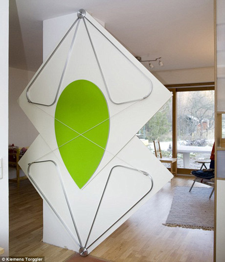 WOW... Pintu Ini Bisa Melipat Seperti Origami