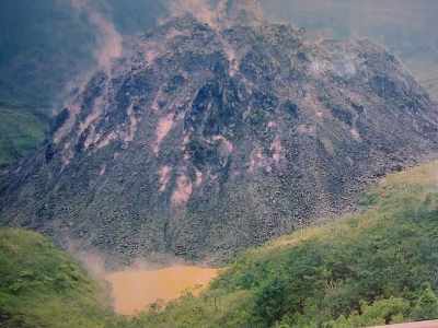 GUNUNG KELUD AKHIRNYA MELETUS, STATUS NAIK JADI AWAS