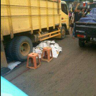 Karyadi tewas terlindas truk