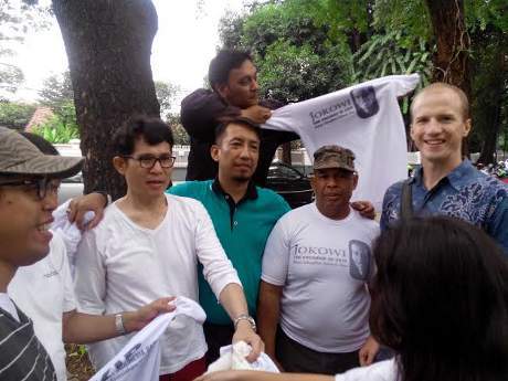 Datangi Pendukung Jokowi Nyapres, Warga Inggris: Dia Pemimpin Hebat