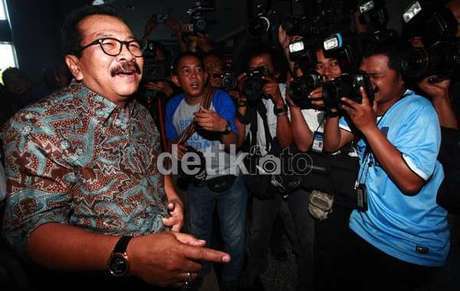 Risma Ingin Mundur, Pakde Karwo: Aku Ora Krungu