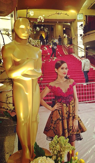 Cinta Laura Berkebaya Di Oscar 2014....