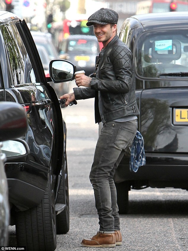 Dulu Identik Gay, Kini Sapu Tangan di Celana Dipopulerkan David Beckham