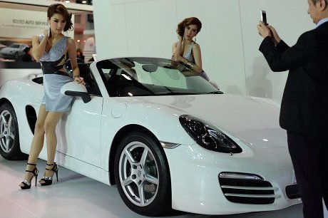 &#91;Bening Inside&#93; Duh! Cantiknya SPG Bangkok Motor Show